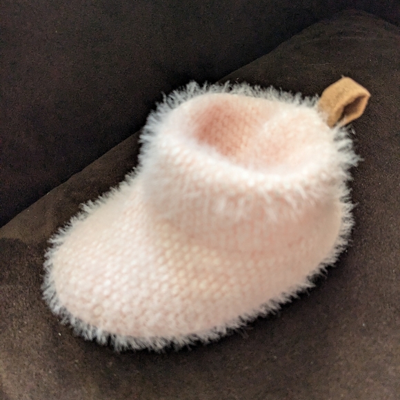 So'Dorable Pink Bloomer Overalls Photo Outfit with Fuzzy Booties - Picture 4 of 5